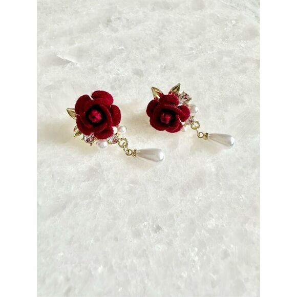 Red rose dangle pearl earring - Picture 2 of 3